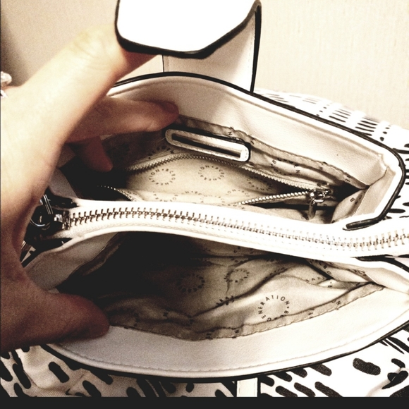 BCBGeneration small purse messenger bag like new white - Picture 12 of 13